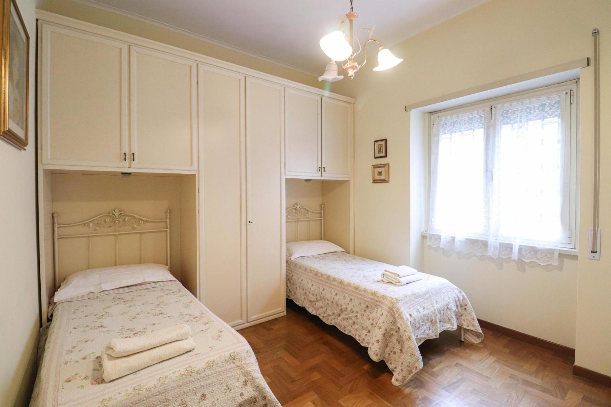 Elegante E Luminoso - 2min Metro Apartment