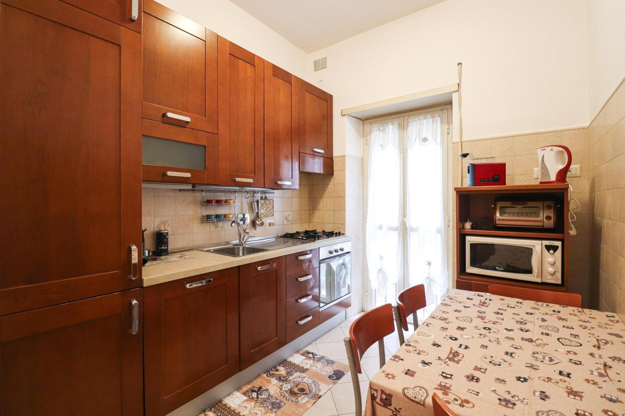 Elegante E Luminoso - 2min Metro Apartment